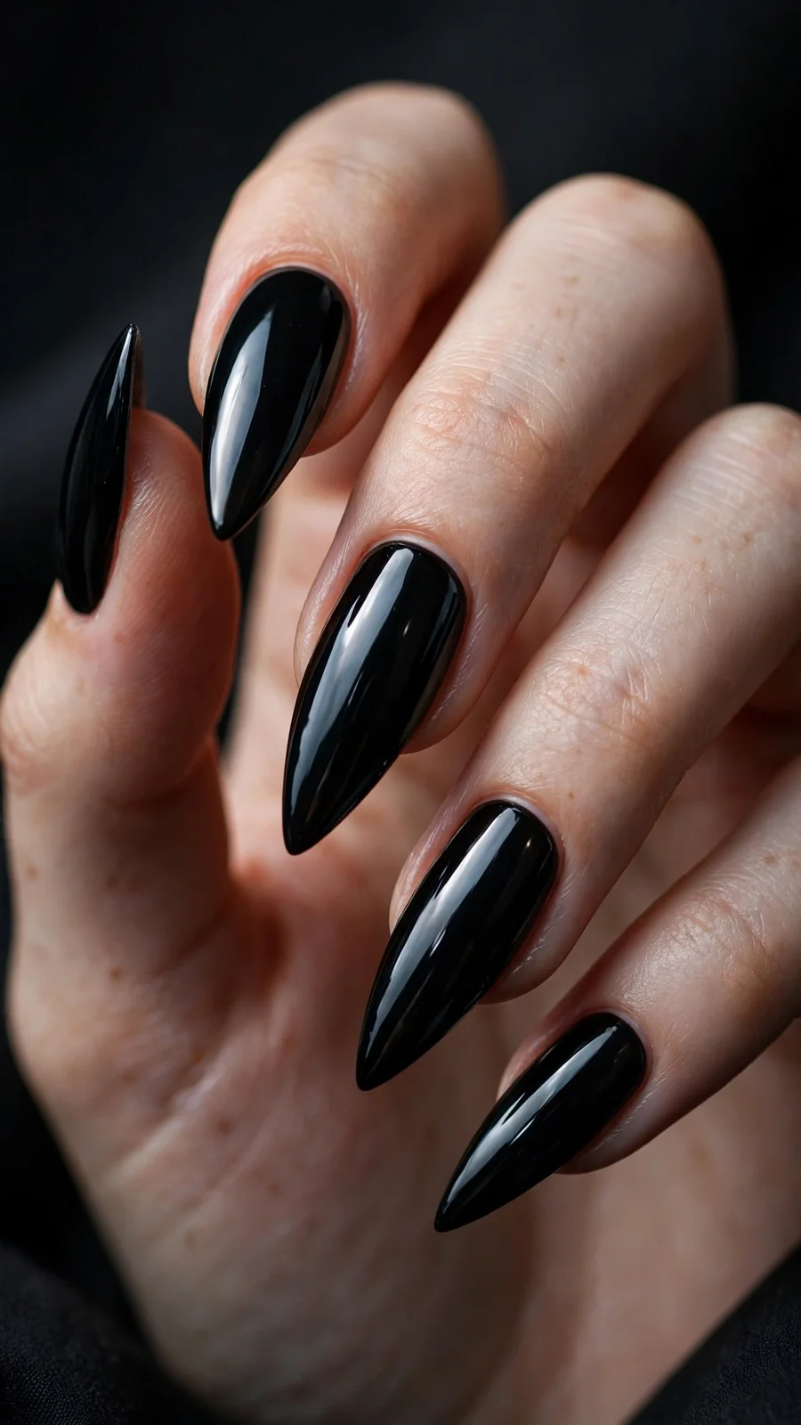 Patent-leather glossy black stiletto nails