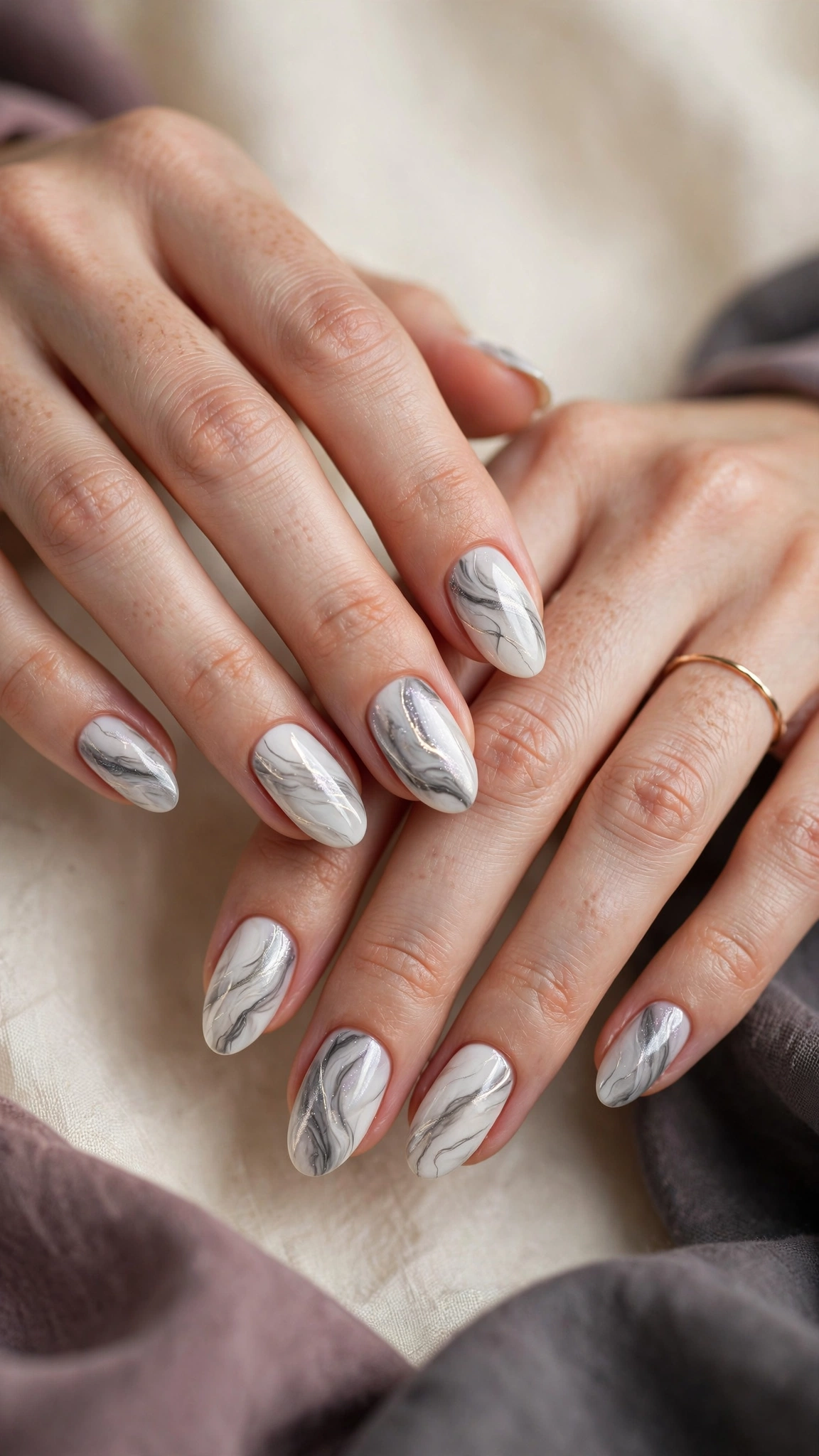Magnetic marble nails with swirled shimmer veins on white and gray polish